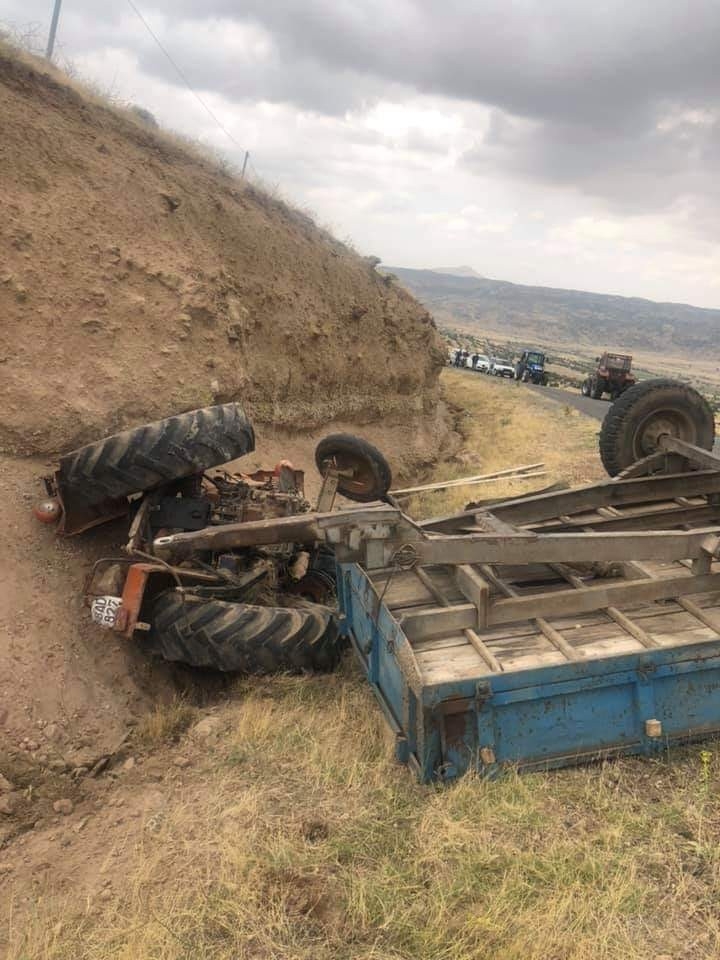 Devrilen Traktörün Altında Kalan Sürücü Öldü