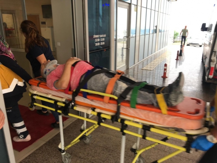 Alçıpan Çökünce Yere Düşen Usta, Cama Tıklayıp Yardım İstedi