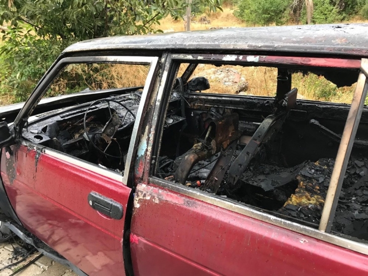 Alev Alan Lpg’li Otomobil Mahalle Sakinlerini Korkuttu