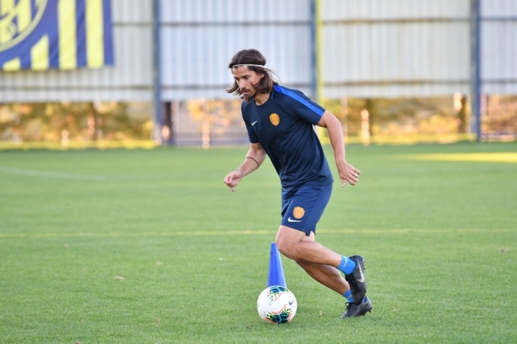 Tiago Pinto: "Ankaragücü’ne Dönmemdeki En Büyük Etkenlerden Birisi Taraftardı"