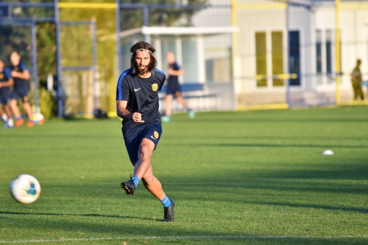 Tiago Pinto: "Ankaragücü’ne Dönmemdeki En Büyük Etkenlerden Birisi Taraftardı"