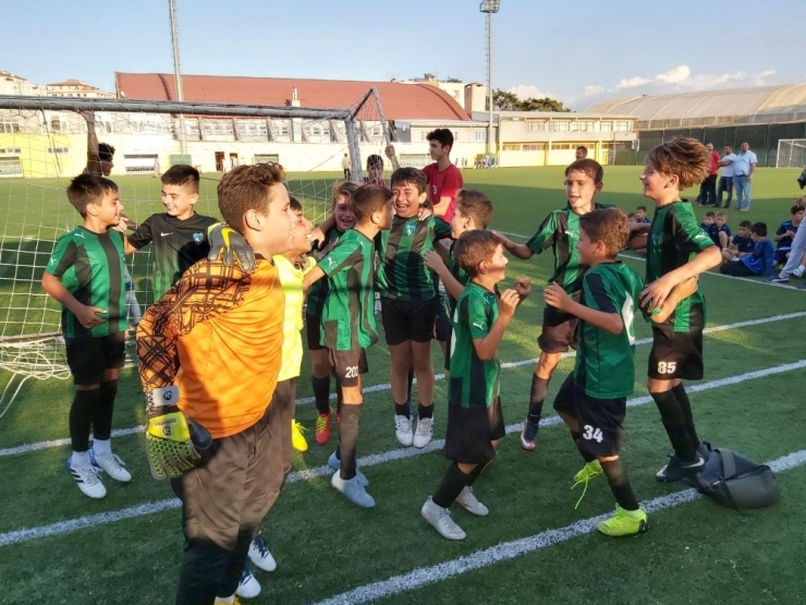 Miniklerde Şampiyon Kocaelispor