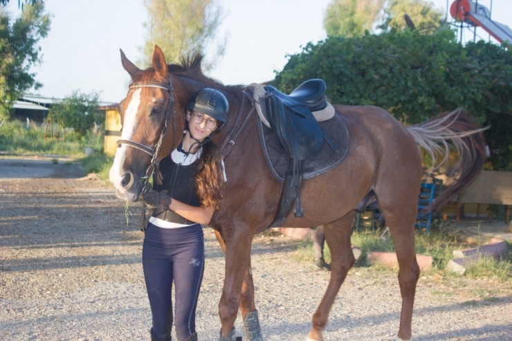 Mercan Badakal, Başarıdan Başarıya Koşuyor