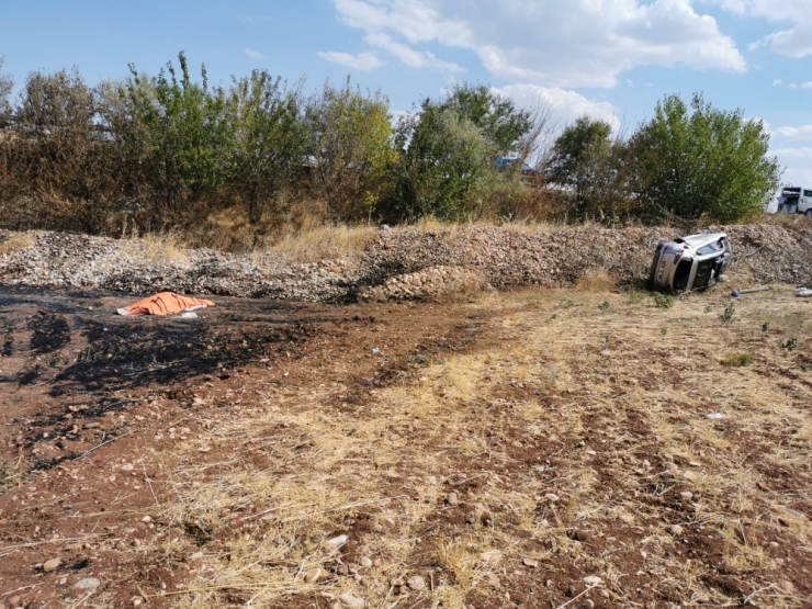 Kaza Yapan Araçtan Fırlayan Kadın Öldü
