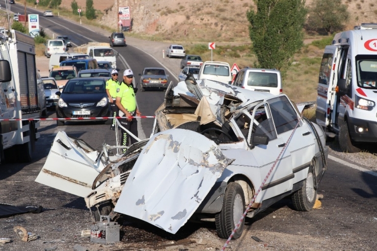 Anne Ve Oğlu Kazada Öldü, 3 Kişi Yaralandı