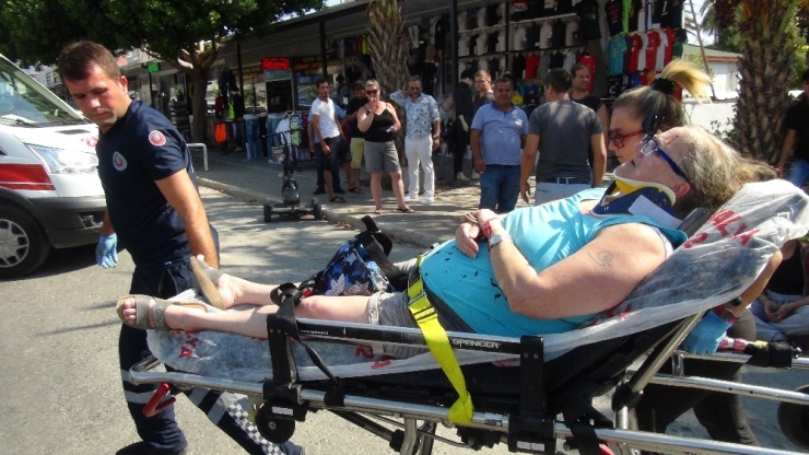 Motosiklet ’U’ Dönüşü Yapan Otomobile Çarpı: 1’i Ağır 2 Yaralı