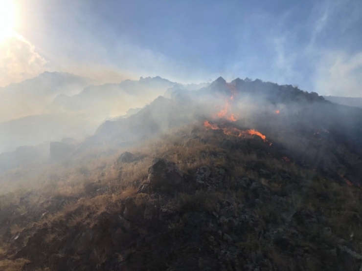 Ardahan Şeytan Kalesi’nde Mera Yangını