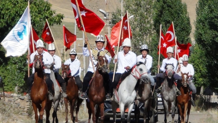 ‘Ata Yurdundan Anayurduna Kırgız Kardeşler Van’da Buluştu