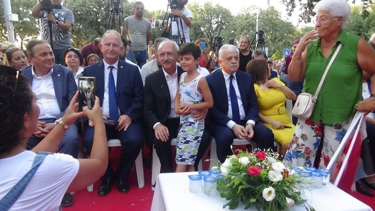 Kılıçdaroğlu, Burhaniye Kültür, Sanat Festivali Ve 3 Edremit Kitap Fuarı’na Katıldı