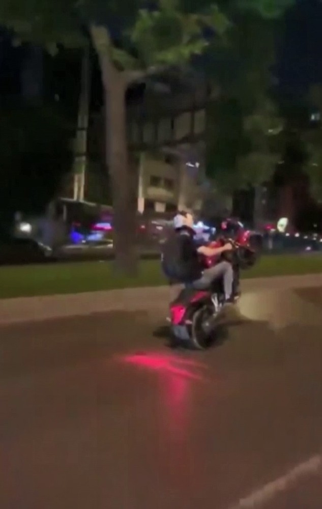 Motosikletli Magandanın Tek Teker Terörü Kamerada