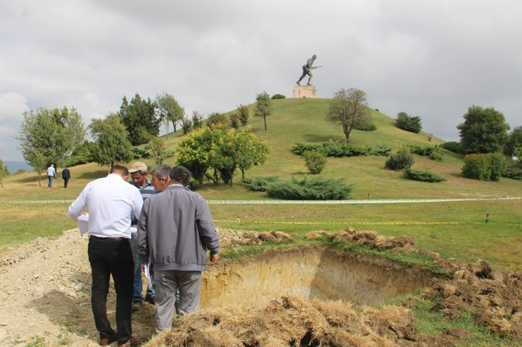 Dumlupınar’a Dev Türk Bayrağı
