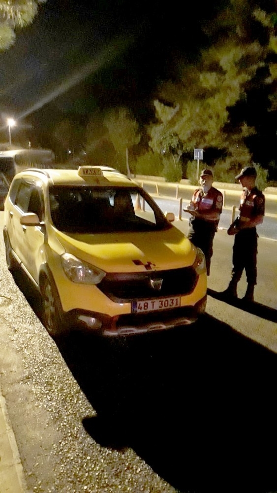 Fethiye’de Trafiği Tehlikeye Düşüren Taksicilere Ceza