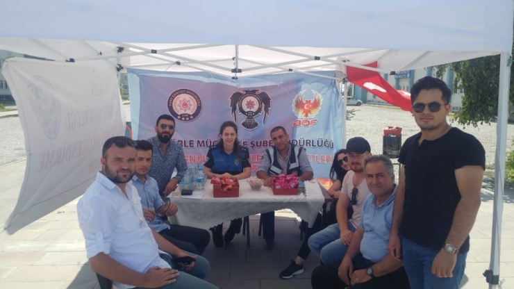 Kars Polisinden Üniversite Öğrencilerine Sıcak Karşılama