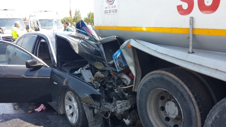 Otomobil Su Tankerine Çarptı: 1 Yaralı