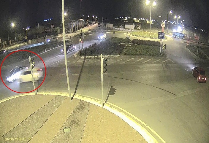 Sivas’ta 11 Kişinin Yaralandığı Kaza Anı Güvenlik Kamerasında