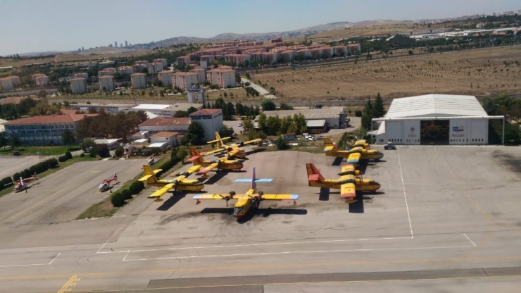 Thk, Kameraları Görünce Şov Uçuşu Yaptı, Pisti Suladı