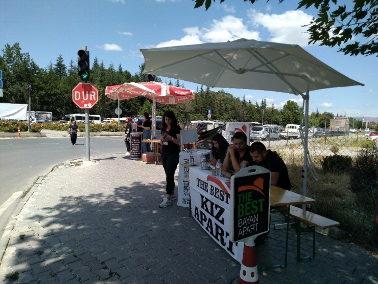 Yeni Üniversiteli Öğrenciler İçin Apart Stantları Kuruldu