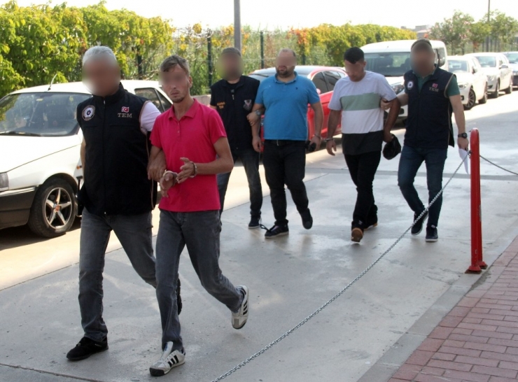 Polise Havai Fişekle Saldıranlara Ev Hapsi