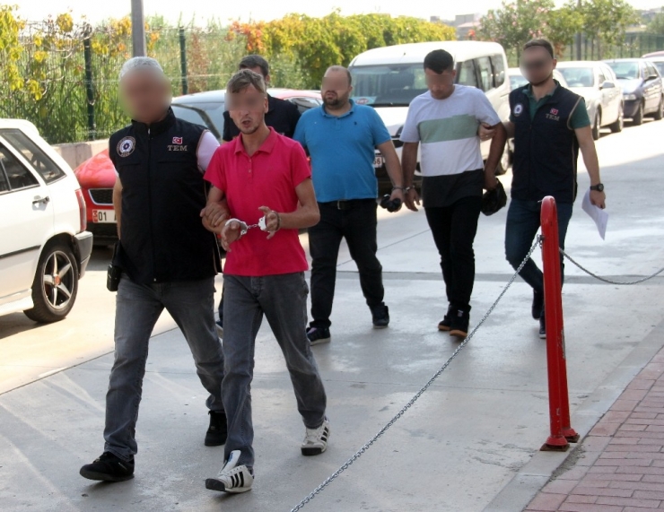 Polise Havai Fişekle Saldıranlara Ev Hapsi