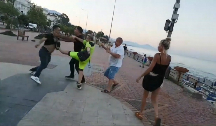 Canlı Yayında Turist Kavgası