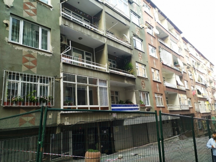 Bağcılar’da Yıkılma Tehlikesi Bulunan Bitişik İki Bina Boşaltıldı