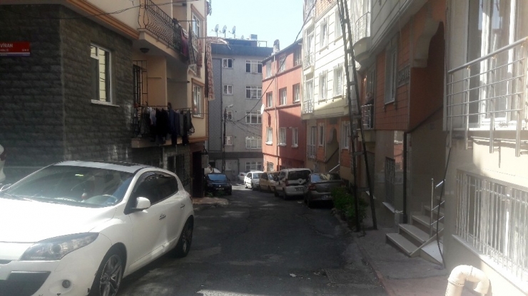 Beyoğlu’nda 5 Yaşındaki Çocuk İkinci Kattan Düştü