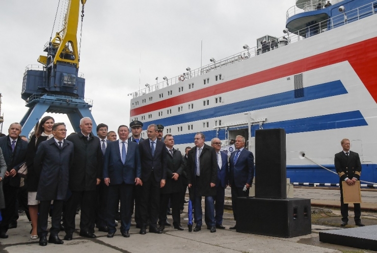 Dünyanın İlk Yüzer Nükleer Güç Ünitesi Akademik Lomonosov, Murmansk’tan Pevek’e Doğru Yola Çıktı