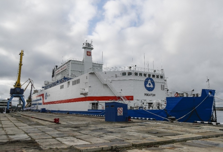 Dünyanın İlk Yüzer Nükleer Güç Ünitesi Akademik Lomonosov, Murmansk’tan Pevek’e Doğru Yola Çıktı