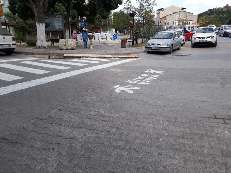 Emet’te Yaya Kaldırımı Yapım Ve Boyama Çalışmaları