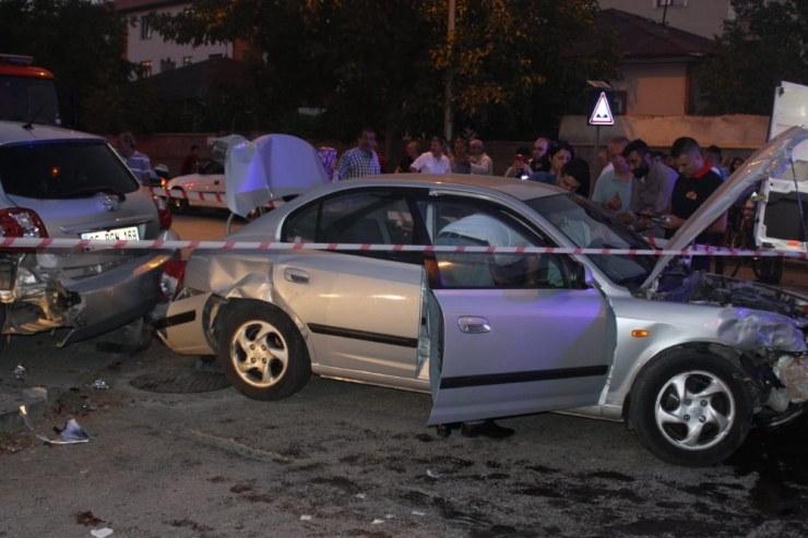 Erzincan’da İki Ayrı Trafik Kazasında 4 Kişi Yaralandı