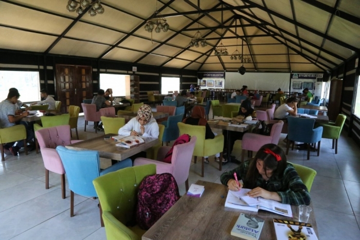 Eyyübiye’de Gençlik Merkezleri İlgi Görüyor