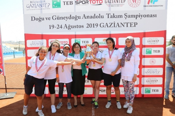 Erkeklerde Gaziantep Tenis İhtisas Kulübü Birinci Oldu