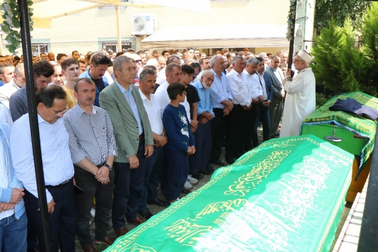 Selde Hayatını Kaybeden 2 Kişi Son Yolculuğuna Uğurlandı