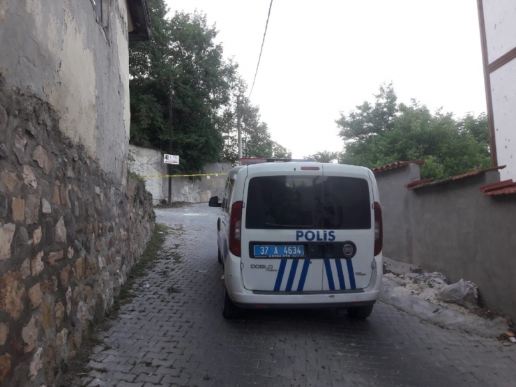 Husumet Beslediği Kişiyi Ayağından Vurdu