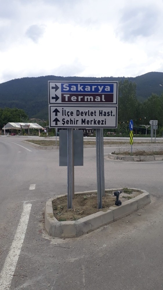 Taraklı’da Trafik Tabela Montajları Tamamlandı