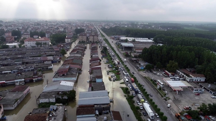 Samsun-ordu Yolunda Trafik Kitlendi