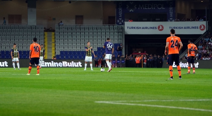 Süper Lig: Medipol Başakşehir: 0 - Fenerbahçe: 0 (Maç Devam Ediyor)