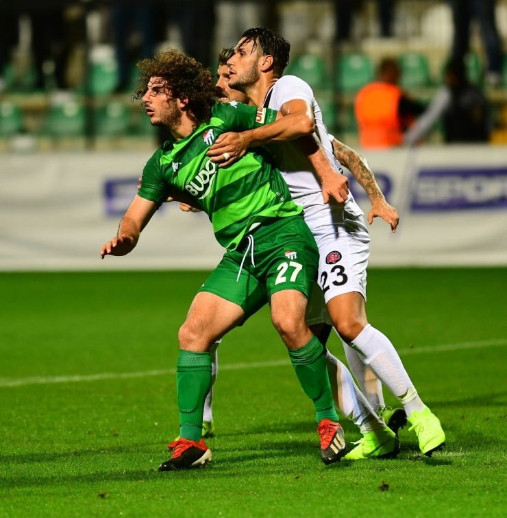 Bursaspor Taraftarının Karşısına Çıkıyor