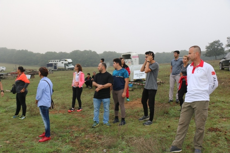 Genç Biniciler Milli Takım Aday Kadro Seçmelerini Usulsüzlük Yapıldığı İddiasıyla Protesto Etti