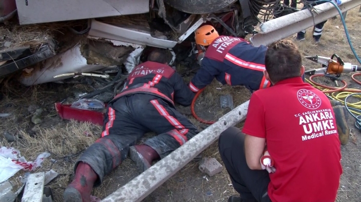 Başkent’te Takla Atan Tırın Sürücüsü Öldü