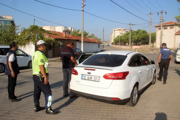 "Dur" İhtarına Uymayan Sürücü Polis Memurunu Yaraladı