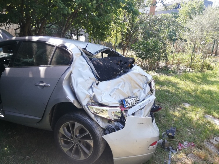 Beylikdüzü’nde Araç Evin Bahçesine Uçtu