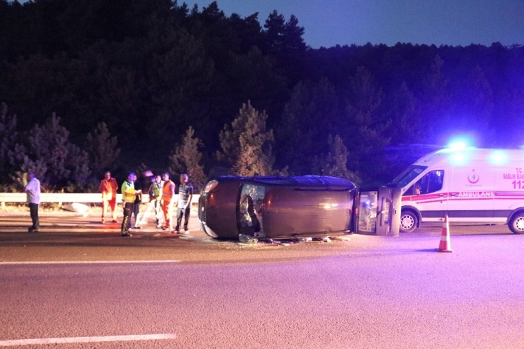 Tem Otoyolu’nda Devrilen Araç Tankere Çarptı: 6 Yaralı