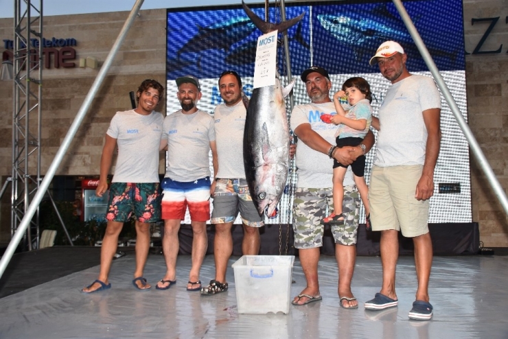 En Büyük Balığı Tutmak İçin Kıyasıya Yarıştılar