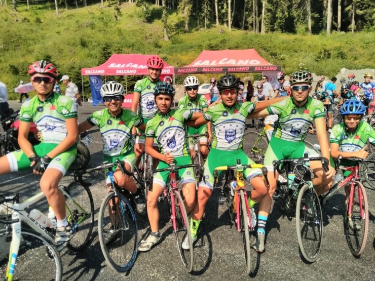 Gençlerden İkincilik Kupası