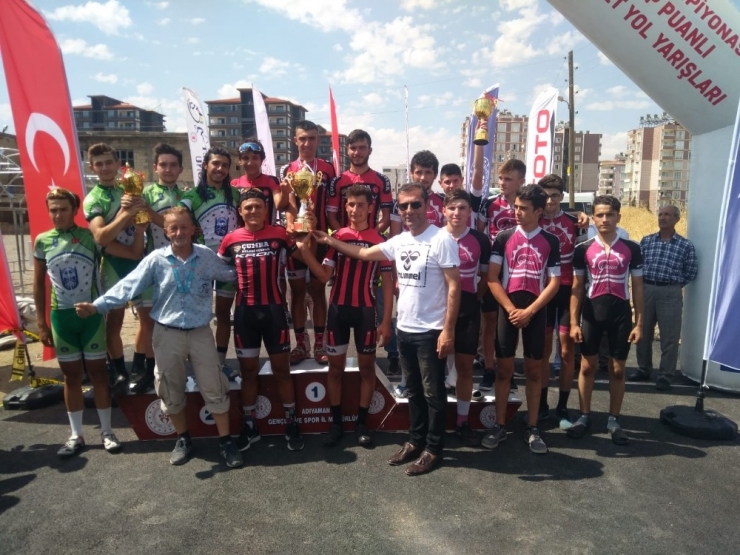 Gençlerden İkincilik Kupası