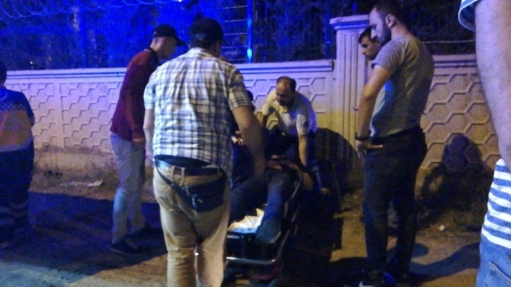 Otomobil Takla Attı, Sürücü Arkadaşlarını Bırakıp Kaçtı