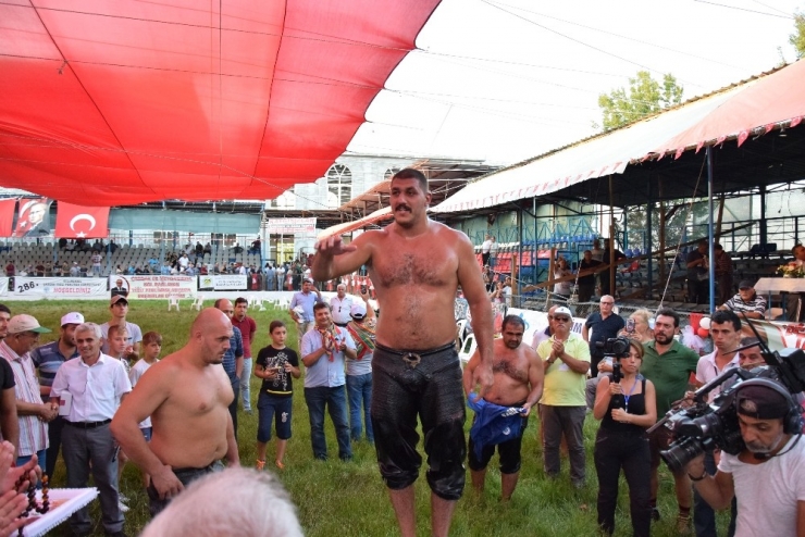 Çardak Yağlı Pehlivan Güreşlerinde Başpehlivan Tanju Gemici Oldu