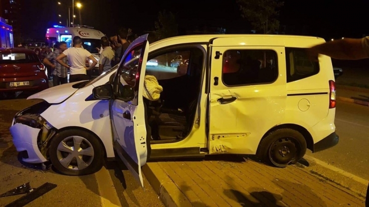 Denizli’de Trafik Kazası: 3 Yaralı