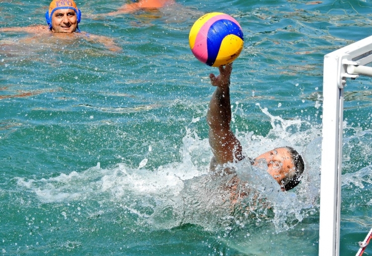 Çeşme Marina’da Su Topu Heyecanı